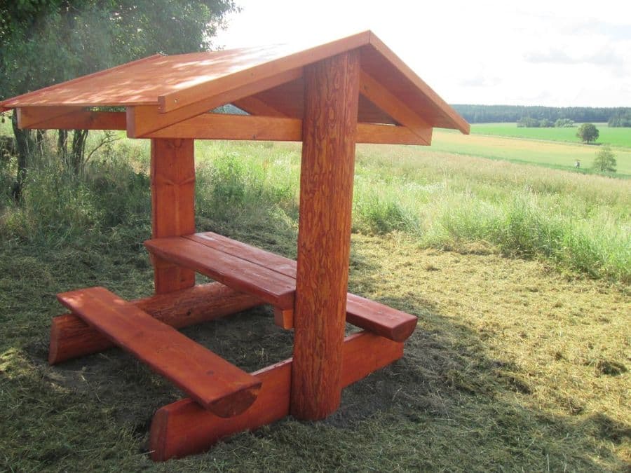 Dřevěné venkovní odpočívadlo – turistický přístřešek – realizace na míru