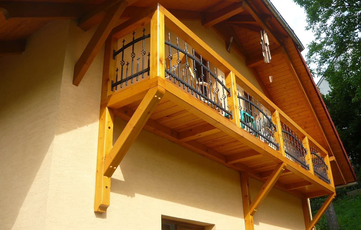 Dřevěná konstrukce balkónu rodinného domu – Tesařství Třinec