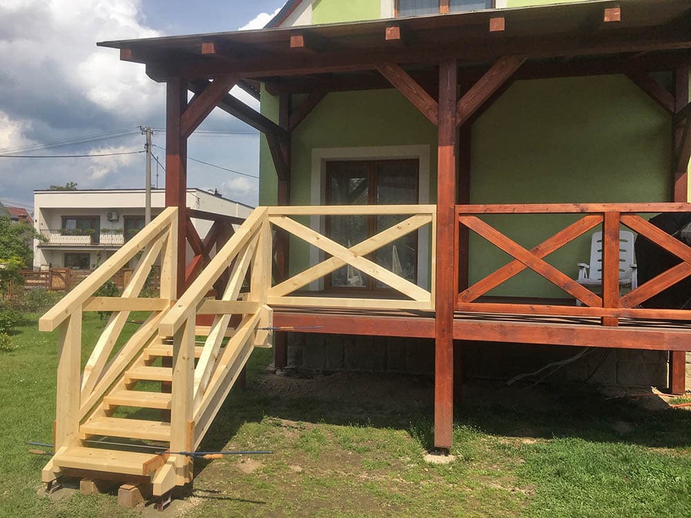 Venkovní dřevěná terasa se zastřešením a pultovou střechou – Třinec a okolí